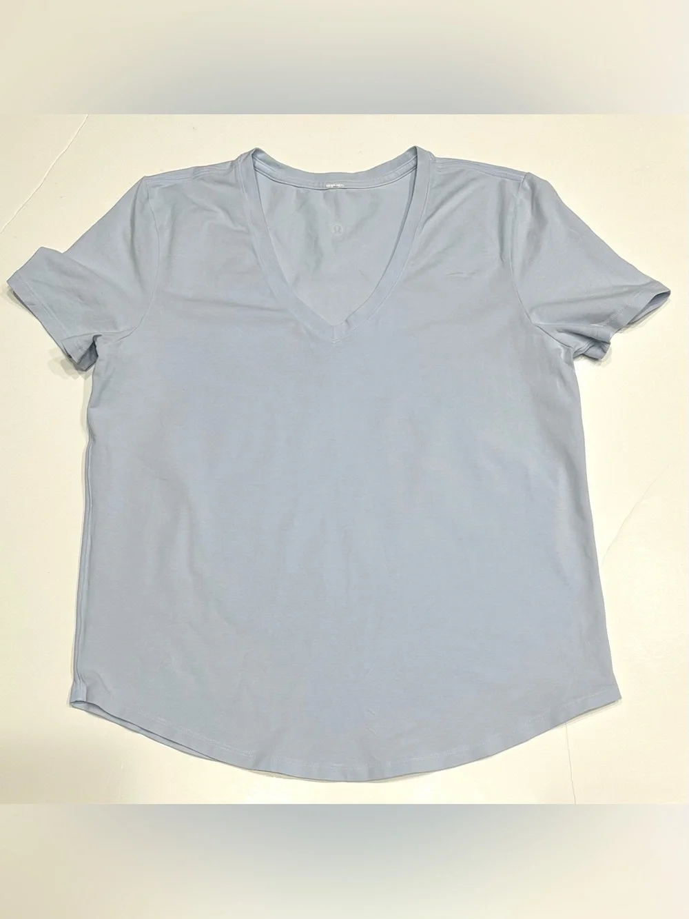 Lululemon Athletica Womens Light Blue V- Neck Short Sleeve Basic T shirt Sz M/L